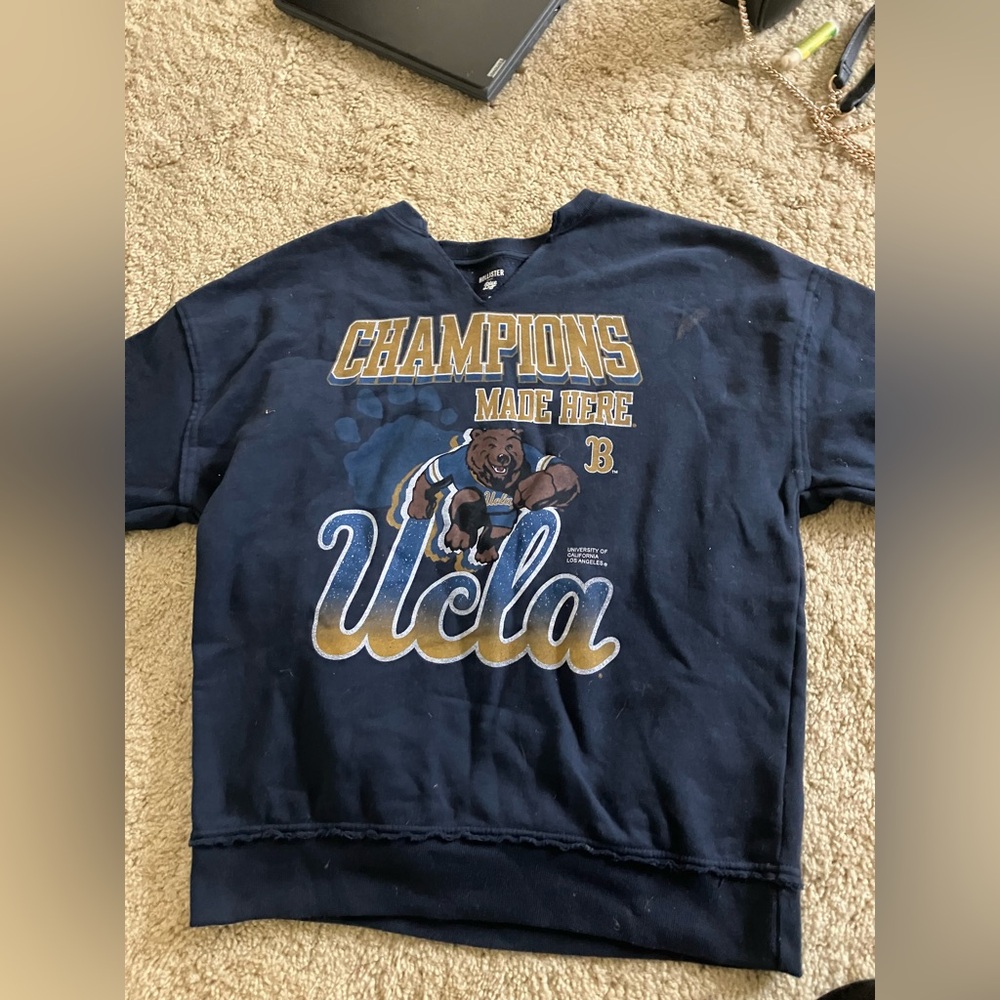 Hollister Blue 84 Oversized UCLA Graphic Notch-Neck Sweatshirt - Picture 5 of 8